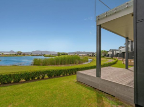 Lakeside Villa Retreat - Matarangi Downstairs Holiday Unit